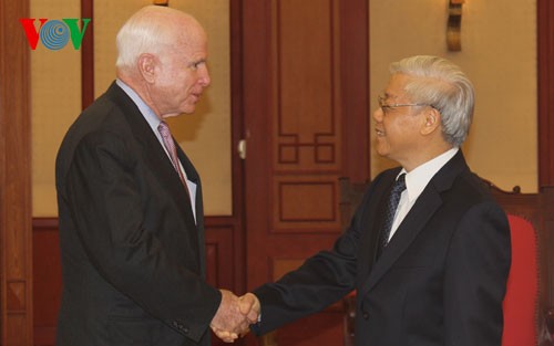 US Senators: US-Vietnam relations developing well - ảnh 1